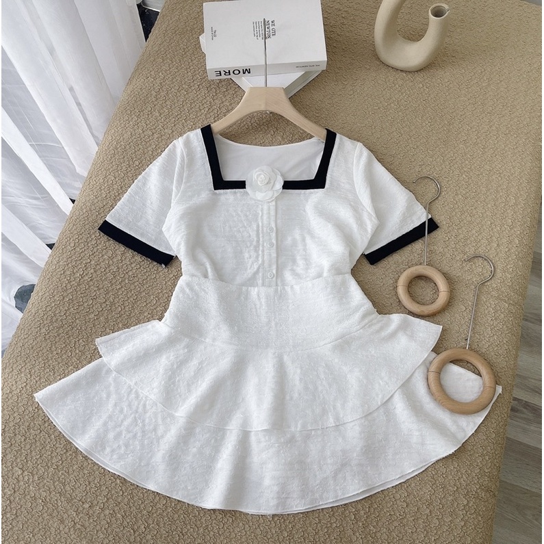 SET ÁO VIỀN ĐEN GẮN HOA TRẮNG NÚT + CHÂN VÁY TẦNG