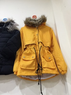 Áo parka màu vàng
