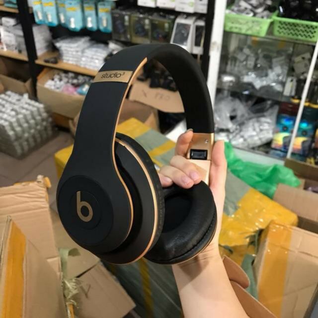 TAI Beats Bluetooth Studio 3 chụp to | BigBuy360 - bigbuy360.vn
