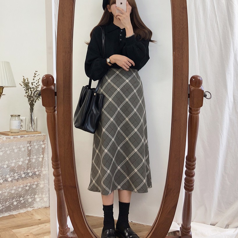 (ORDER) Set áo len đen trơn form rộng + Chân váy midi kẻ sọc cạp cao
