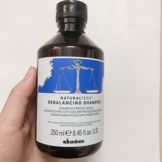 Dầu gội cân bằng tóc dầu và độ ẩm cho da đầu Davines REBALANCING Shampoo 250ml