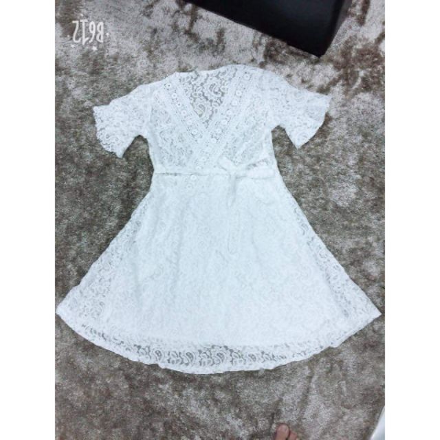 Váy ren xòe cổ đắp chéo