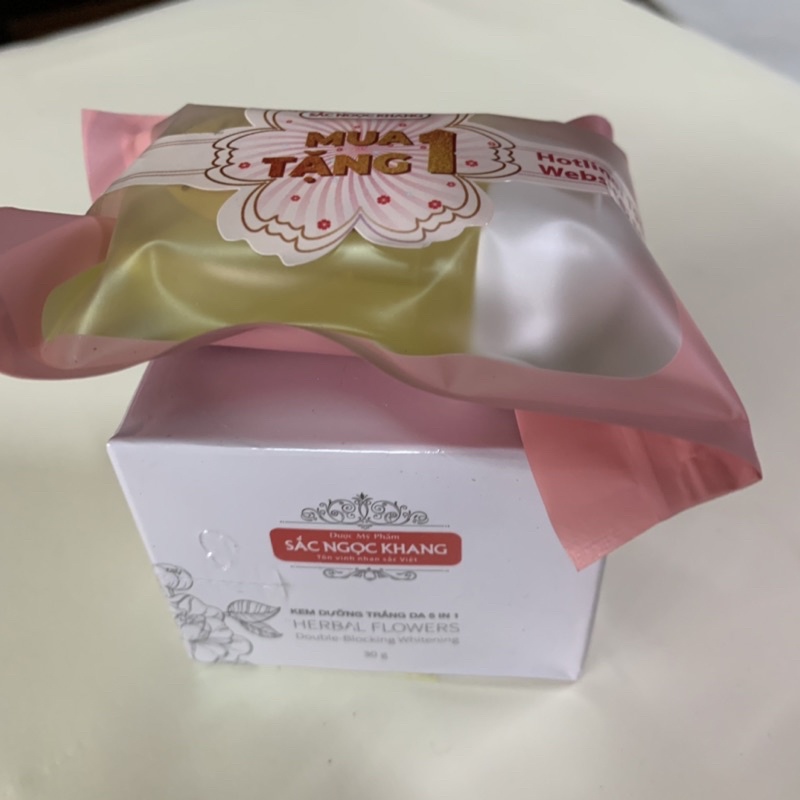 Kem Dưỡng Trắng Da Ban Ngày Sắc Ngọc Khang 5 trong 1