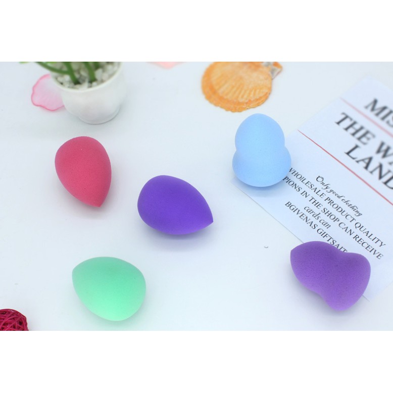 Mút tán kem nền Egg Sponge Puf có hộp đựng