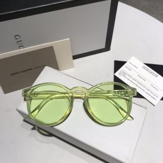 Kính râm xanh lá gọng tròn cute