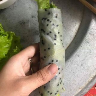 Bánh tráng nhúng mè đen phan rang