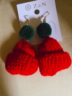 🧶Khuyên tai hình mũ len