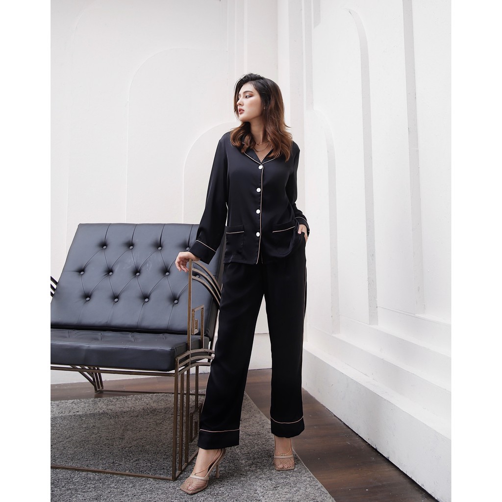 Bộ Pyjamas Nữ Mặc Nhà Áo Dài Quần Dài Chất Liệu Lụa Trơn Màu Đen Phối Viền Đồng Bossy Black LILAS BLANC