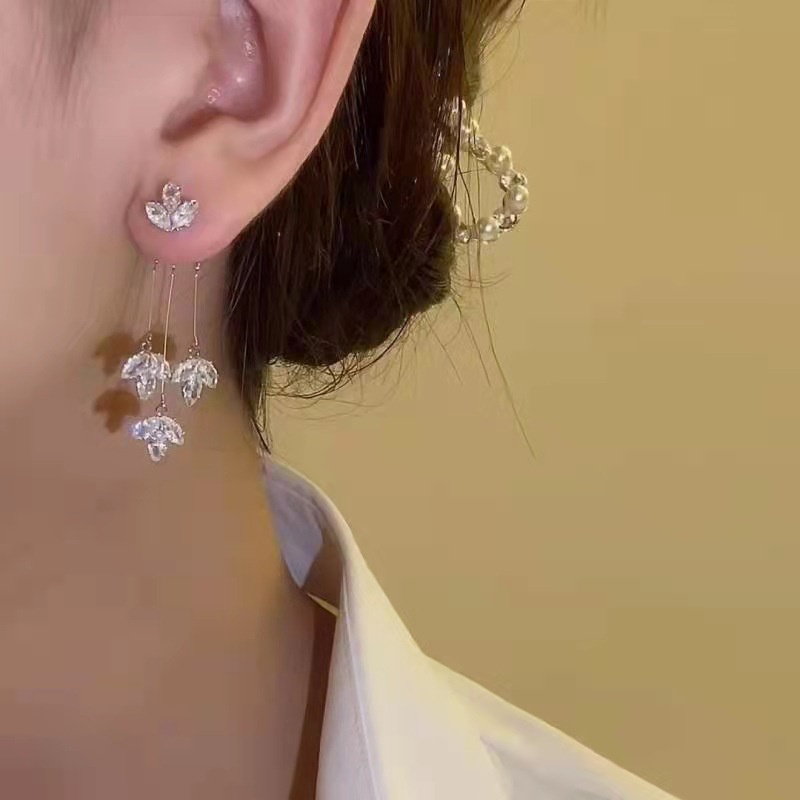 Bông Tai Chiếc Lá Đính Đá Thời Trang