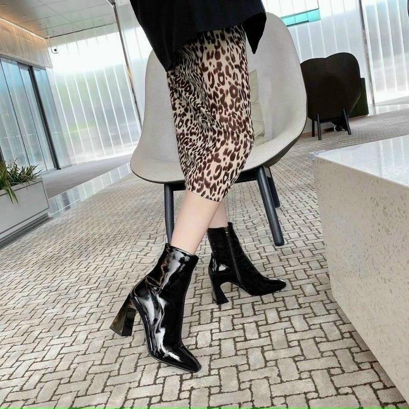 Bốt cao cổ da bóng gót vát khó cạnh lót lông hàng lọi 1 cực đẹp