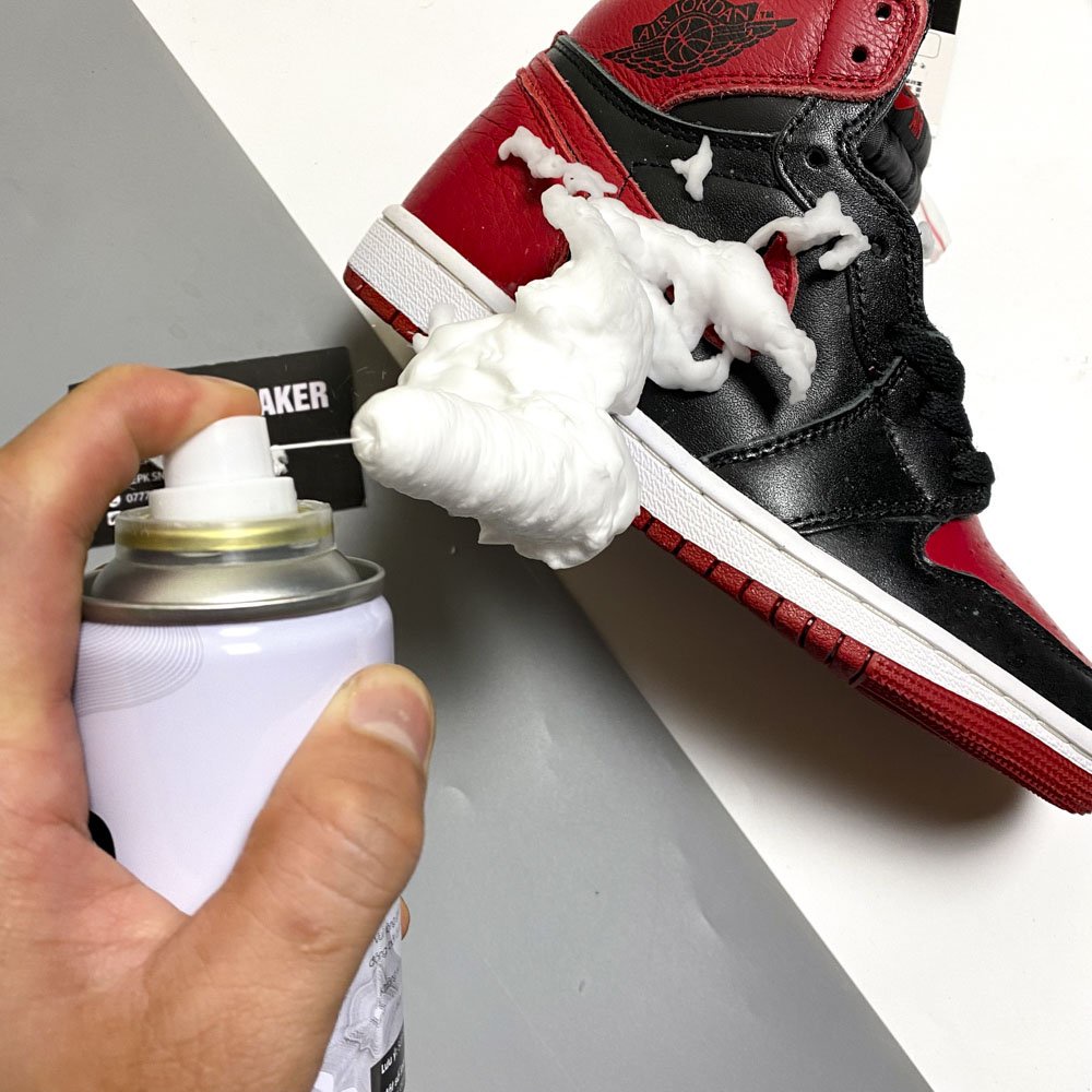 Chai vệ sinh giày sneaker dạng xịt tạo bọt chính hãng thể tích 300ml thương hiệu XIMO x REPK Sneaker