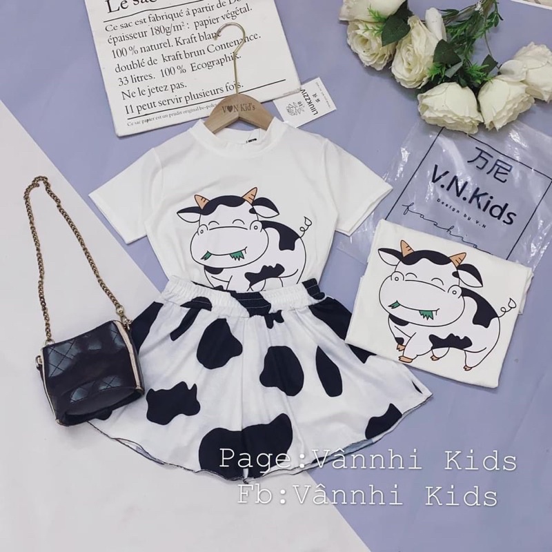 Set bò sữa của bé gái