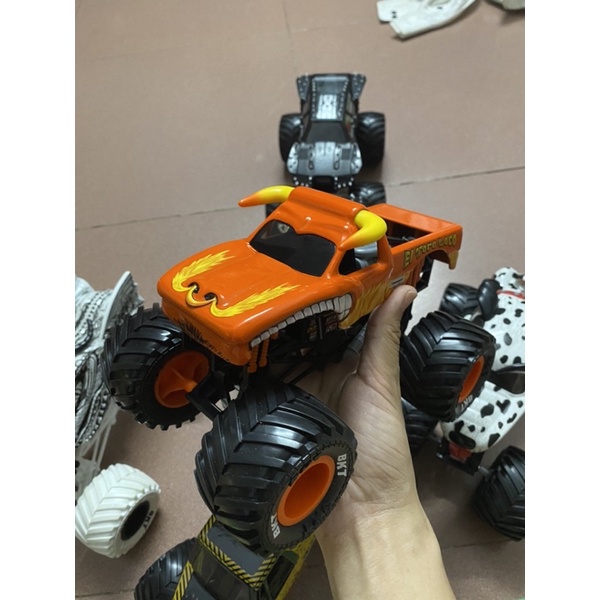 [Sỉ inbox] Đồ chơi trẻ em VNXK Xe mô hình Monster Jam làm từ lốp BKT thật, size 1:24. Kid toys made in Vietnam