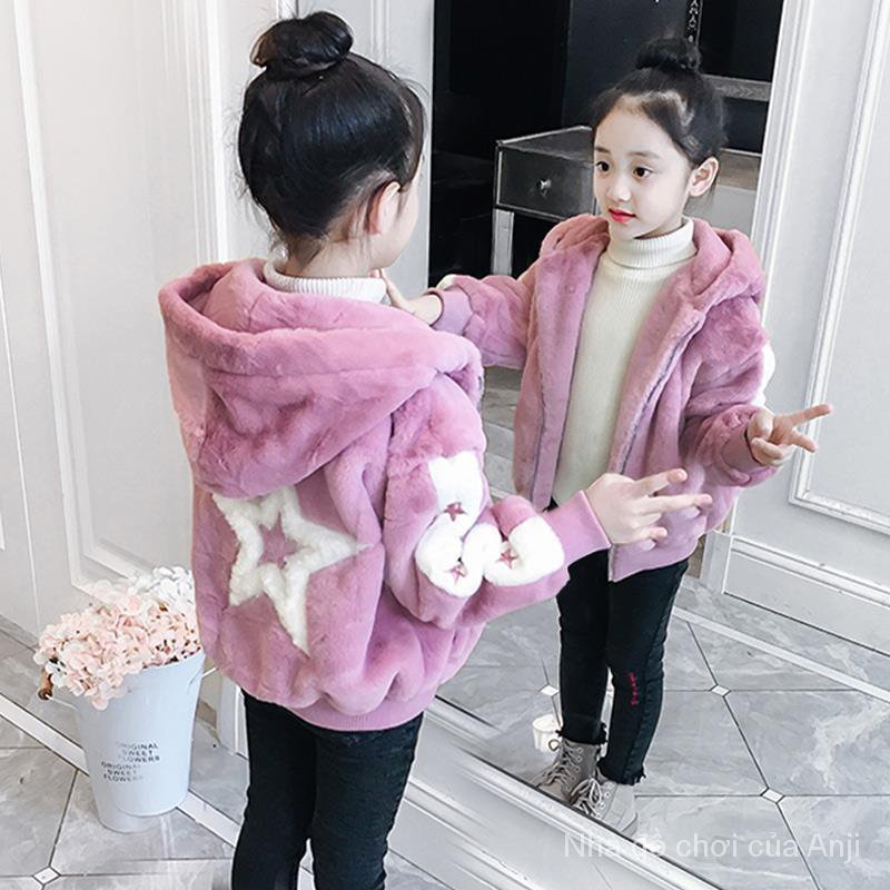 Fashionable autumn and winter little girls coats plus thick velvet to keep warm