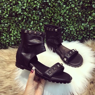Sandal