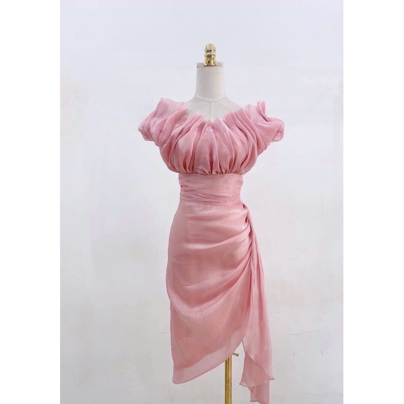 V1663 - váy body hồng trễ vai, vạt chéo
