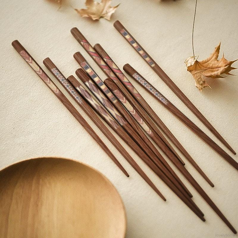 Đôi đũa bằng gỗ phong cách Nhật Bản sáng tạo dành cho trang trí nhà hàng