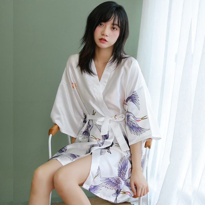 Áo choàng ngủ lụa cao cấp kiểu kimono in hình chim hạt sang trọng với màu Hồng siêu xinh | BigBuy360 - bigbuy360.vn