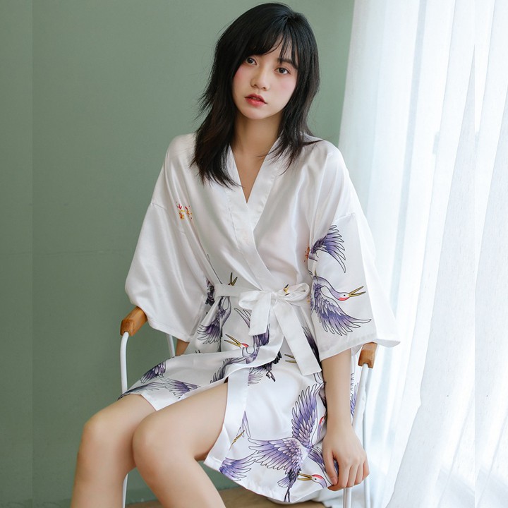 Áo choàng ngủ lụa cao cấp kiểu kimono in hình chim hạt sang trọng với màu Hồng siêu xinh