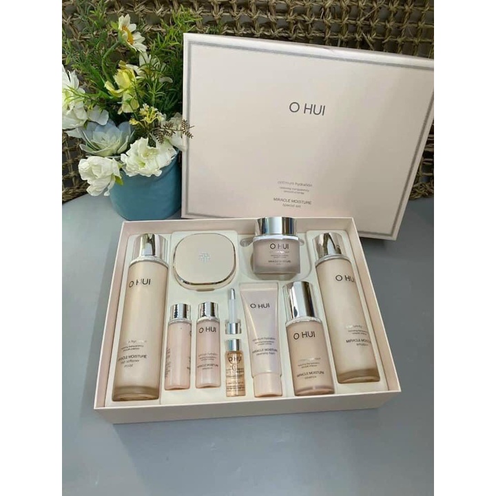 Bộ Dưỡng Da Trắng Hồng Căng Bóng Rạng Ngời Ohui Miracle Moisture Special Set 10sp