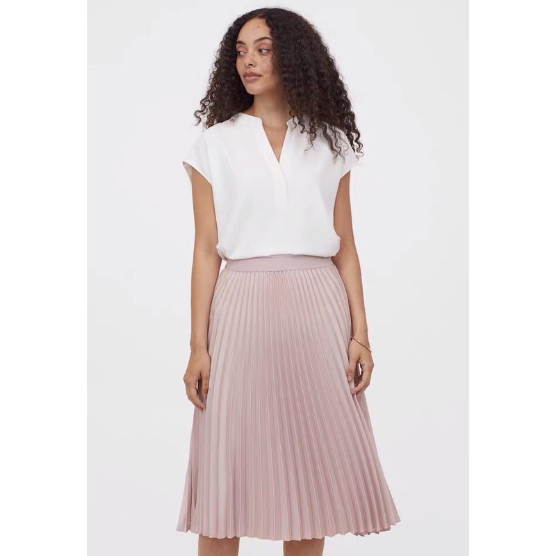 Chân váy H&M màu hồng nhạt vải lụa satin mềm mịn k nhăn mẫu 2020 (Pleated Skirt)