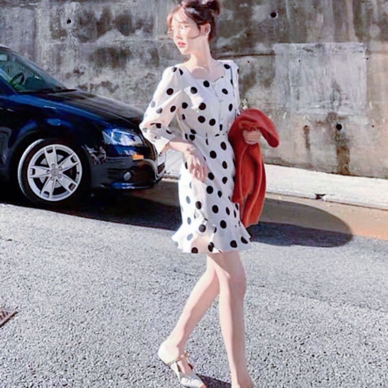 Đầm bi đen tay lỡ