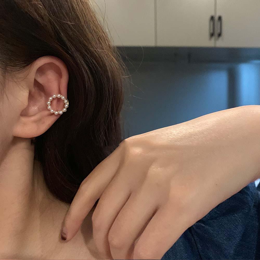 Khuyên Tai Dạng Kẹp Hình Tròn Đơn Giản Dành Cho Nữ