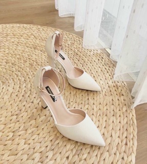 Sandan gót trụ kín mũi 9 cm