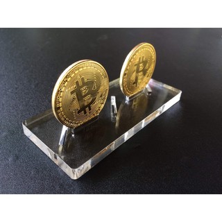 Bộ 2 đồng bitcoin kèm giá đỡ