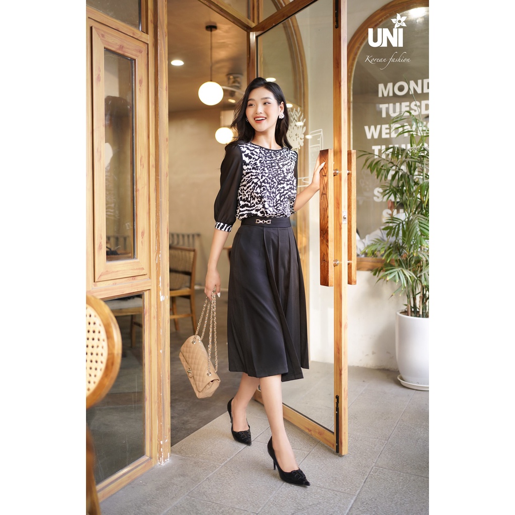 Áo Sơ Mi Nữ UNIVTH Họa Tiết Đen Trắng Tay Bồng Lỡ 4A0207