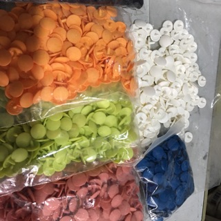 Nút nhựa 4 thành phần giá 20k/ 30 bộ nút