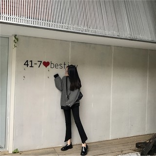 Áo sweater kẻ đen trắng