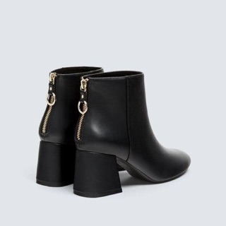 Boot pullbear