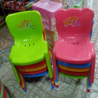 Ghế dựa trẻ em, chất liệu nhựa dẻo Tý Liên