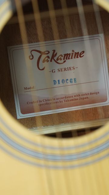 Đàn guitar acoustic takamime D10CGE