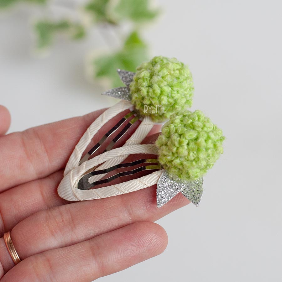 Bộ 02 kẹp tóc cho bé đính bông len RYA 11362