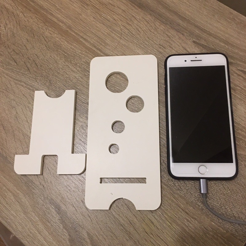 Giá đỡ điện thoại iPad bằng gỗ nhựa tiện dụng size: 9cm x 19,5cm