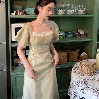 Đầm vintage cổ vuông dáng dài, duyên dáng, nữ tính.