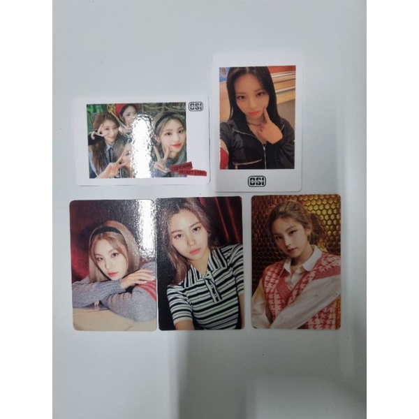 Ảnh thẻ - Photocard ITZY từ album GUESS WHO