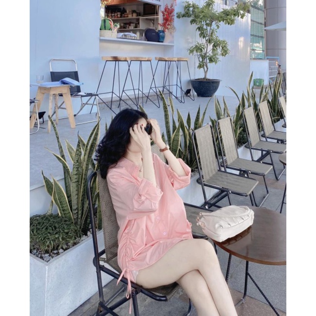 Áo sơ mi màu hồng pastel dễ thương, dúm eo xinh xắn.