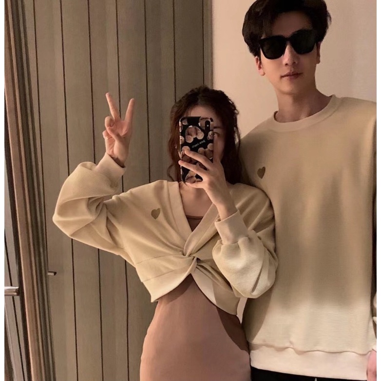 Áo váy nam nữ dài tay phối trái tim phong cách Hàn Quốc