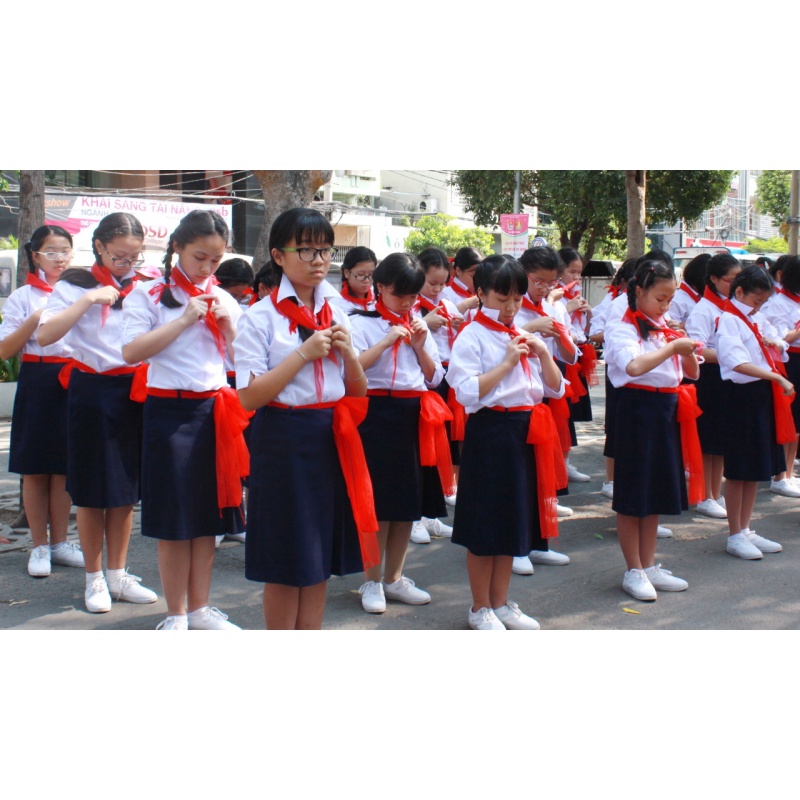khăn quàng đỏ loại sịn có viền, to