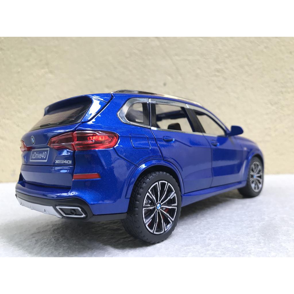 Mô hình xe BMW X5 xDrive40i 1:24