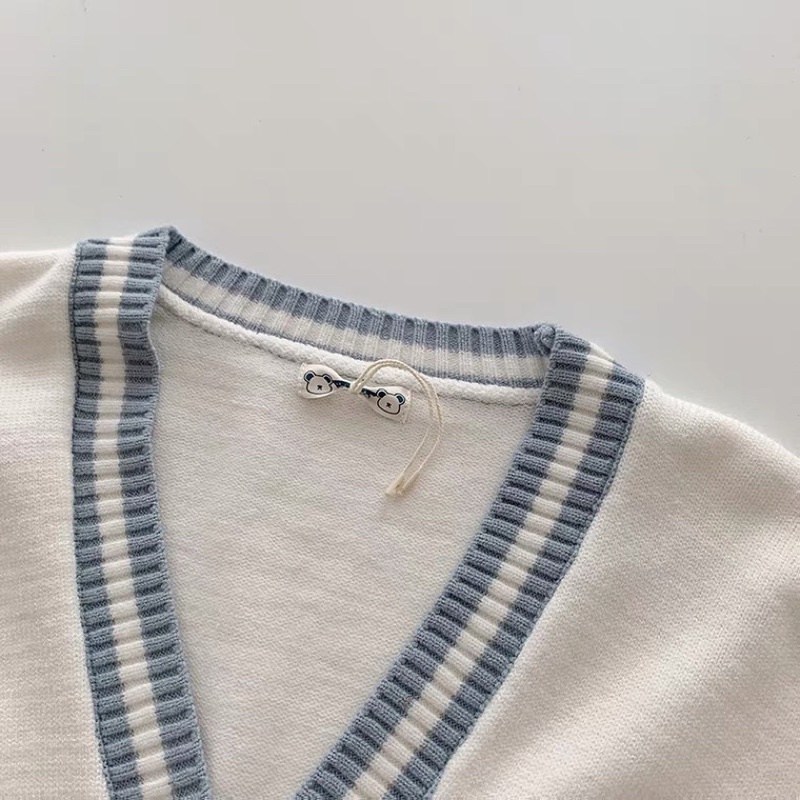 Áo khoác len cardigan trắng kem thêu gấu dễ thương viền xanh phong cách Nhật Bản Yannie
