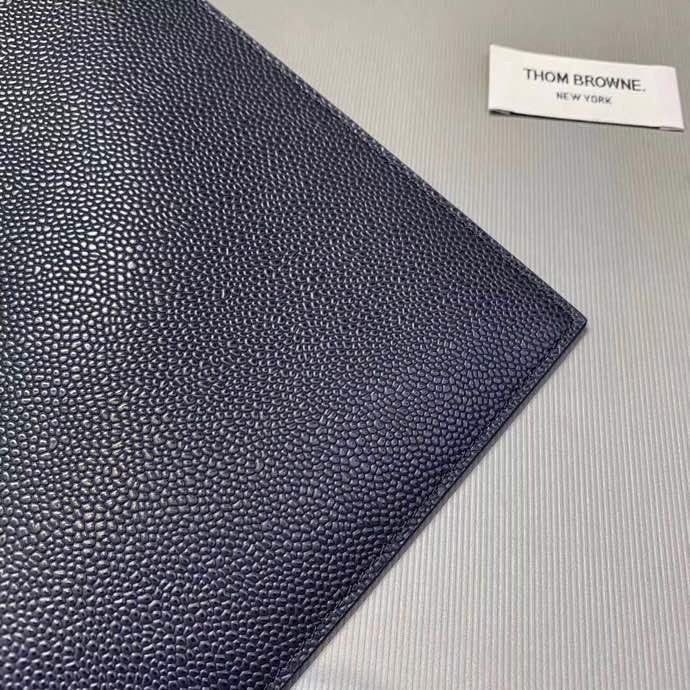Ví cầm tay Thom Browne size 30*20