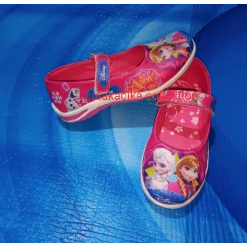 Giày Đi Học In Hình Công Chúa Elsa Trong Phim Frozen 2 Dành Cho Trẻ Mẫu Giáo