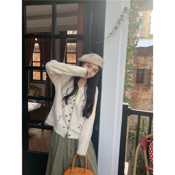 Áo khoác len mỏng thêu hoa