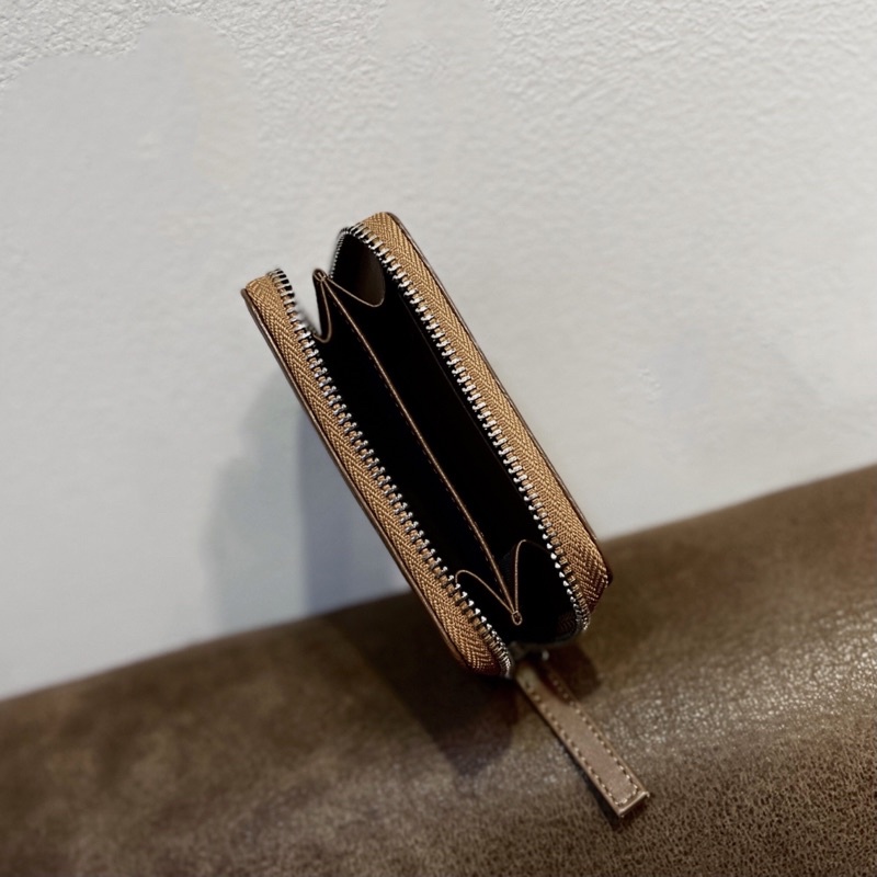 Ví da bò thật Goodie màu Nâu, khoá kéo YKK bền mượt - Thiết kế chính hãng từ Lemont.