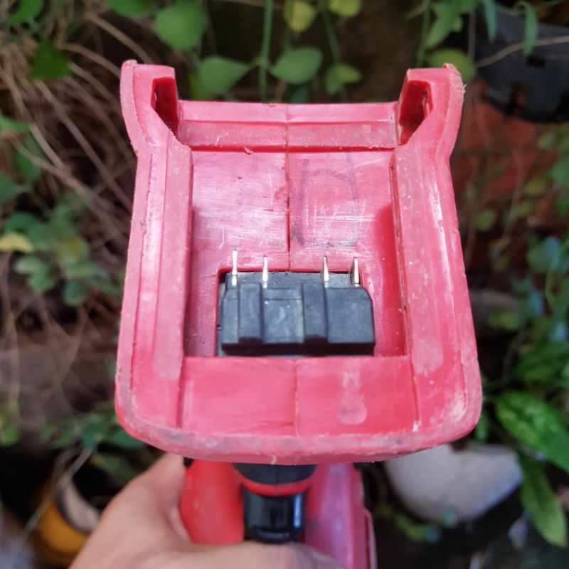 Đế chuyển Dewalt XR sang Milwaukee M18