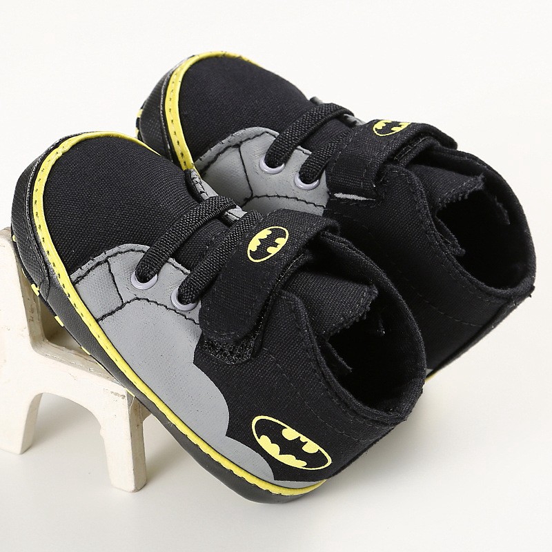 Giày thể thao thiết kế batman đáng yêu cho bé trai